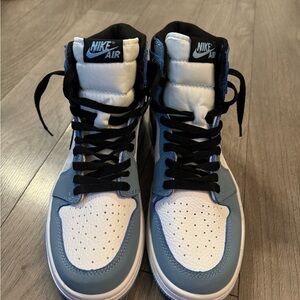 Nike Air Jordan 1 Retro High OG 'University Blue'
555088-134